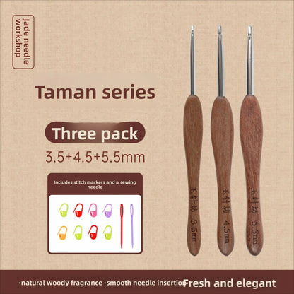 crochet hooks The Crochet Nook