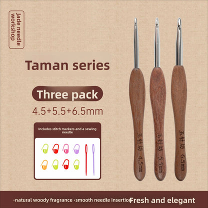 crochet hooks The Crochet Nook